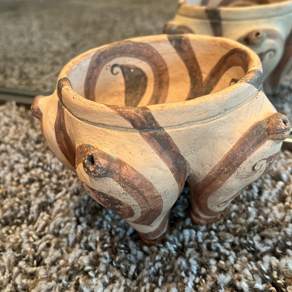 Vintage pottery shaker art - Picture 11 of 16